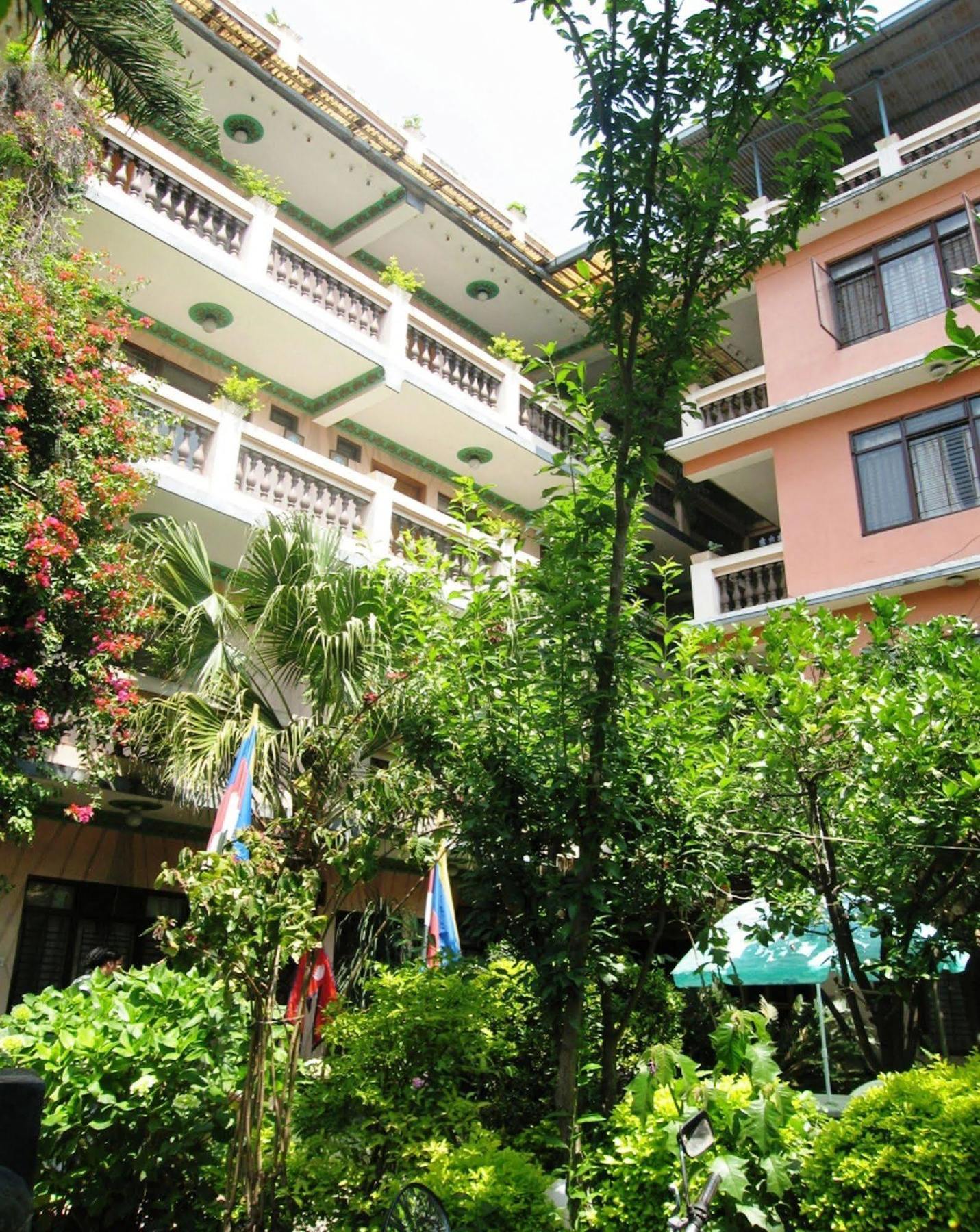 Hotel Metropolitan Kantipur Катманду Экстерьер фото